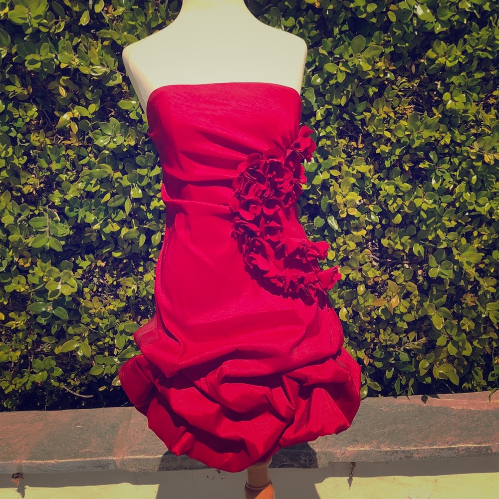 RED SATIN STRAPLESS COCKTAIL DRESS